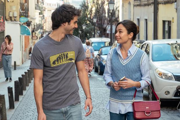 Álvaro Mel como David y Anna Castillo como Margot en la serie española "Un cuento perfecto" (Foto: Netflix)