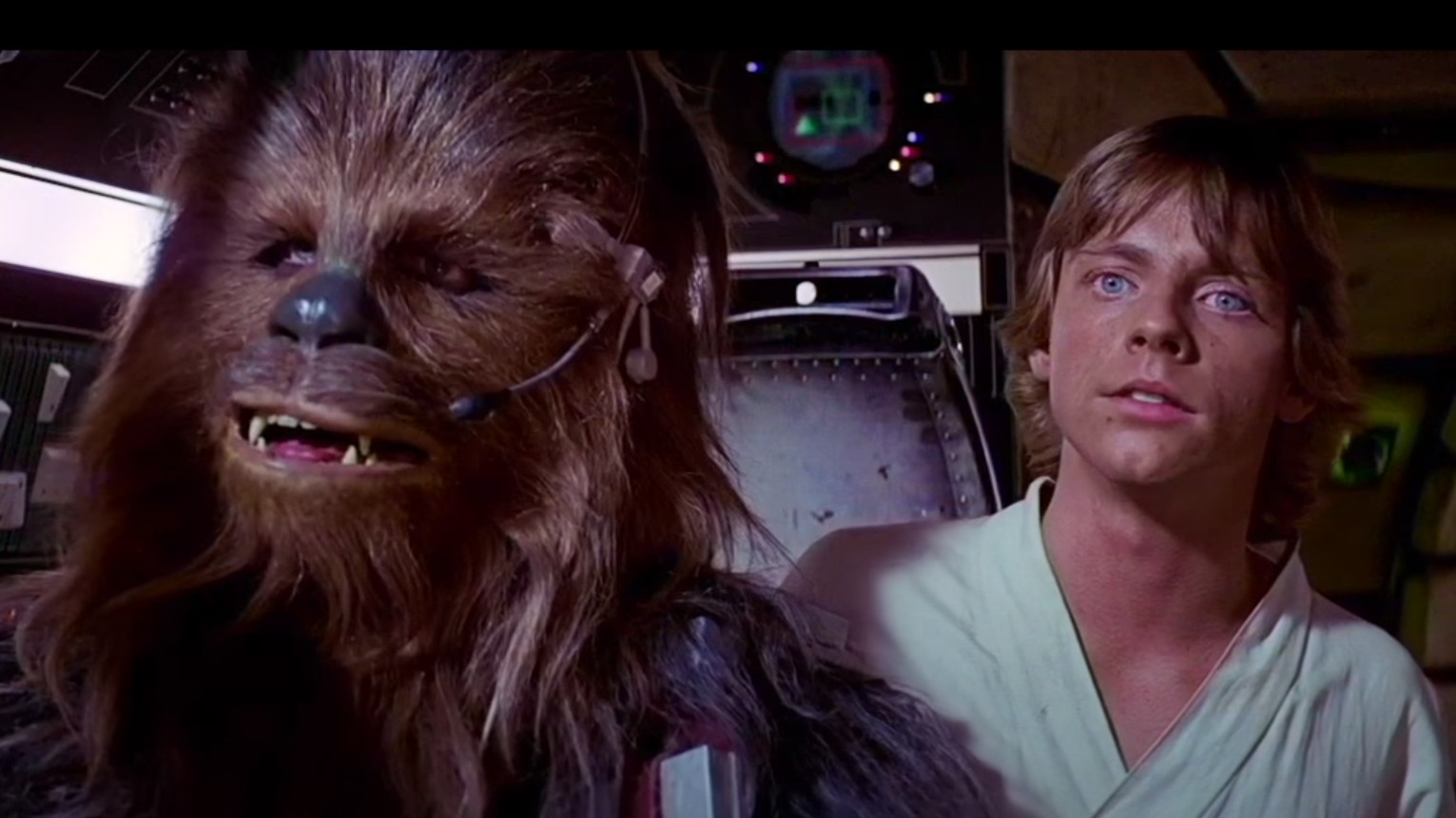 Adegan dari film fiksi ilmiah Star Wars: Episode IV - A New Hope )1977).  Di sini kita melihat Luke Skywalker dan Chewbacca duduk di kokpit pesawat luar angkasa Millennium Falcon.  Luke baru saja mengumumkan bahwa dia punya 'firasat buruk tentang ini'.