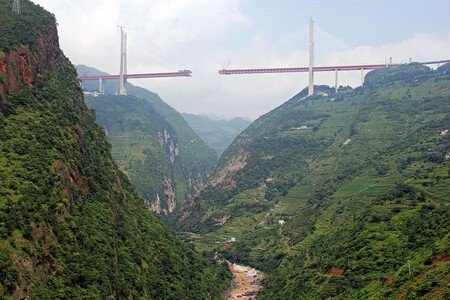 Beipanjiang digali oleh jembatan tertinggi