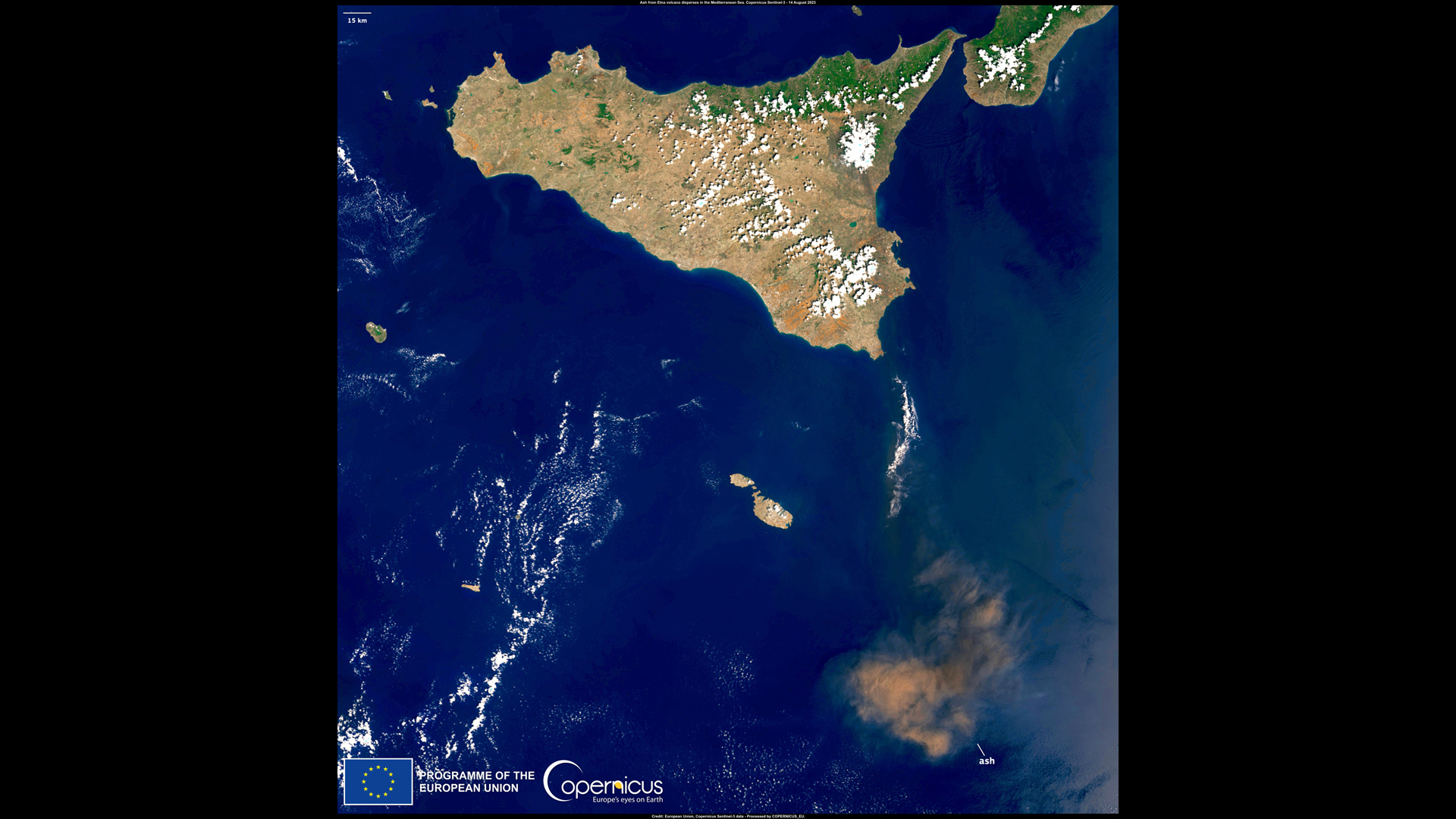 Gumpalan vulkanik dari gunung berapi Italia Gunung Etna terlihat di atas Laut Mediterania oleh satelit pengamat Bumi Sentinel-3 Eropa pada Senin, 14 Agustus 2023.